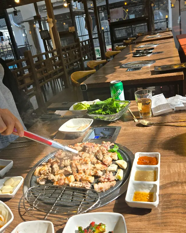 넓고 쾌적한 매장 내부