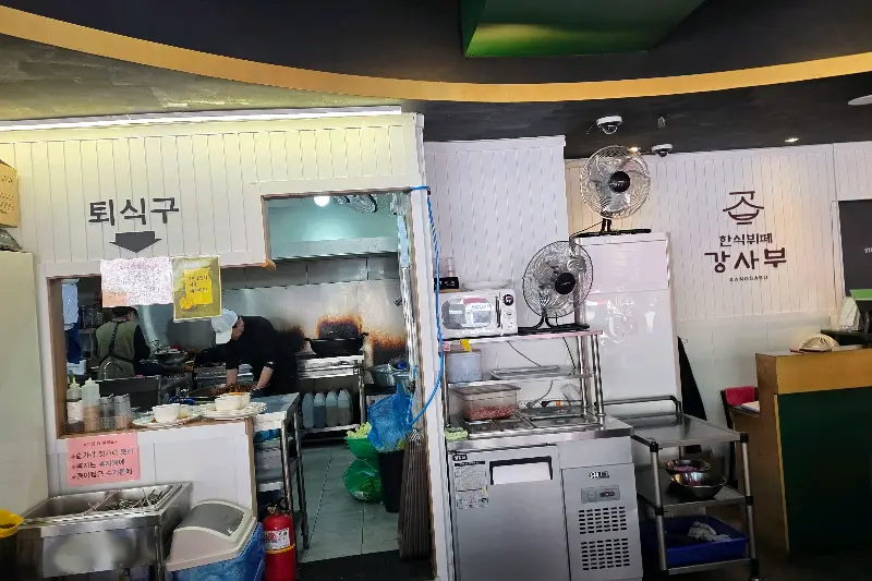 강사부 한식뷔페 매장 전경