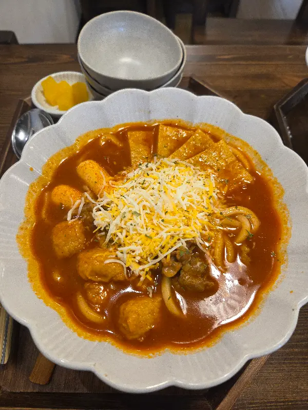 매콤한 로제 떡볶이 우동