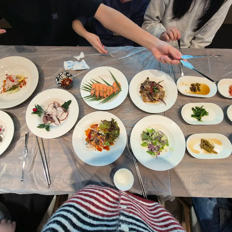 원조대게후포리의 다채로운 밑반찬