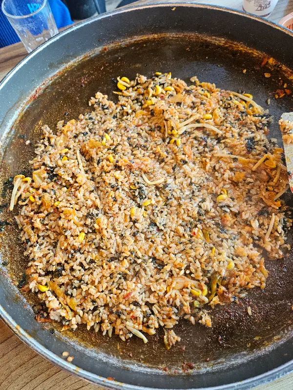 닭갈비 양념에 볶아 먹는 볶음밥