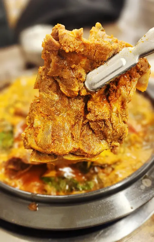 살코기가 가득 붙어있는 뼈