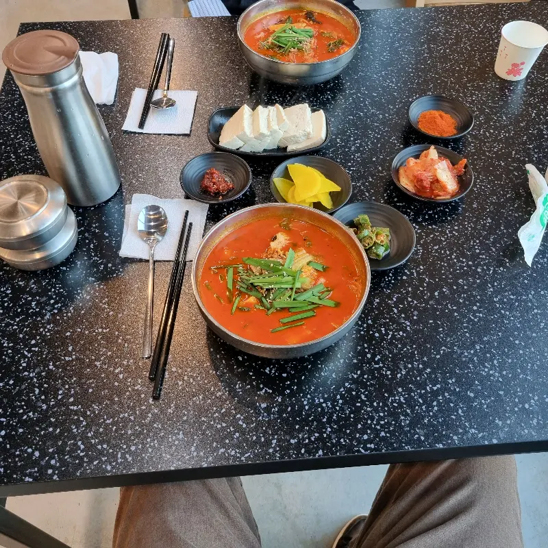 푸짐한 짬뽕순두부 한 상 차림