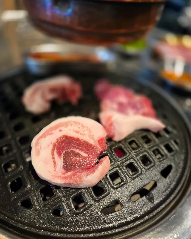 숯불 위에 올려진 꼬들살