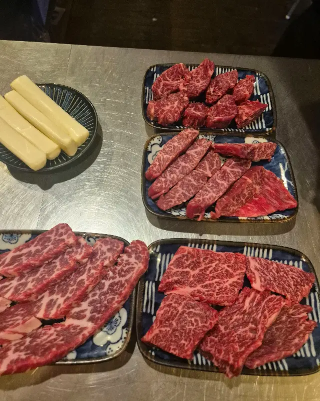 선홍빛 마블링이 예술인 소고기