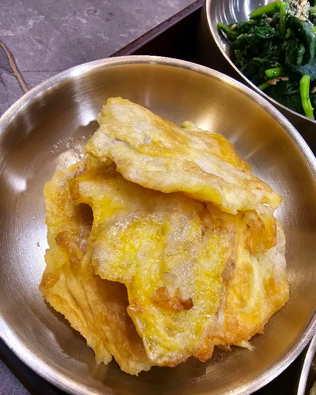 향긋한 냄새가 코를 찌르는 동태전