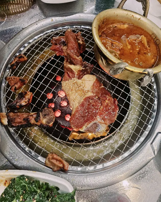 돼지갈비와 함께 끓여먹는 된장찌개