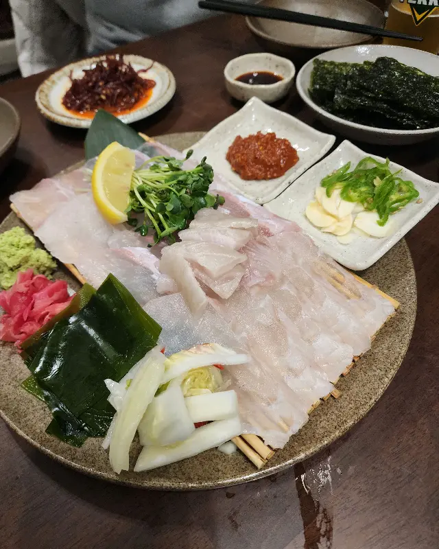 푸짐한 돌산 모듬회 한 상