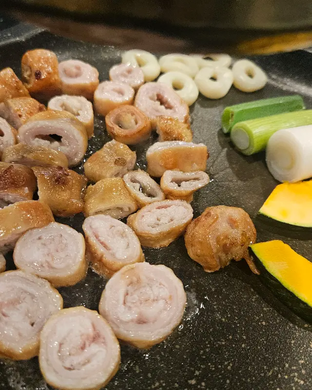 불판 위에서 맛있게 익어가는 막창