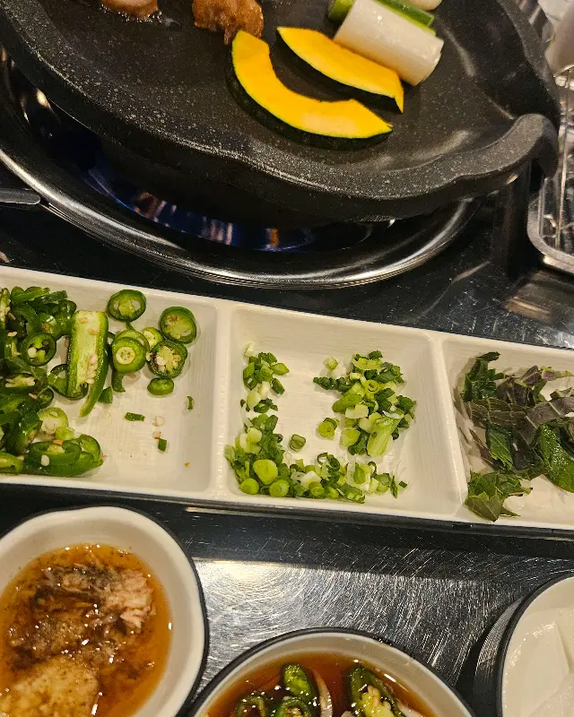 테이블 위에 놓인 막창 소스