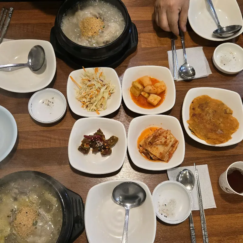 푸짐한 삼계탕 한 상 차림