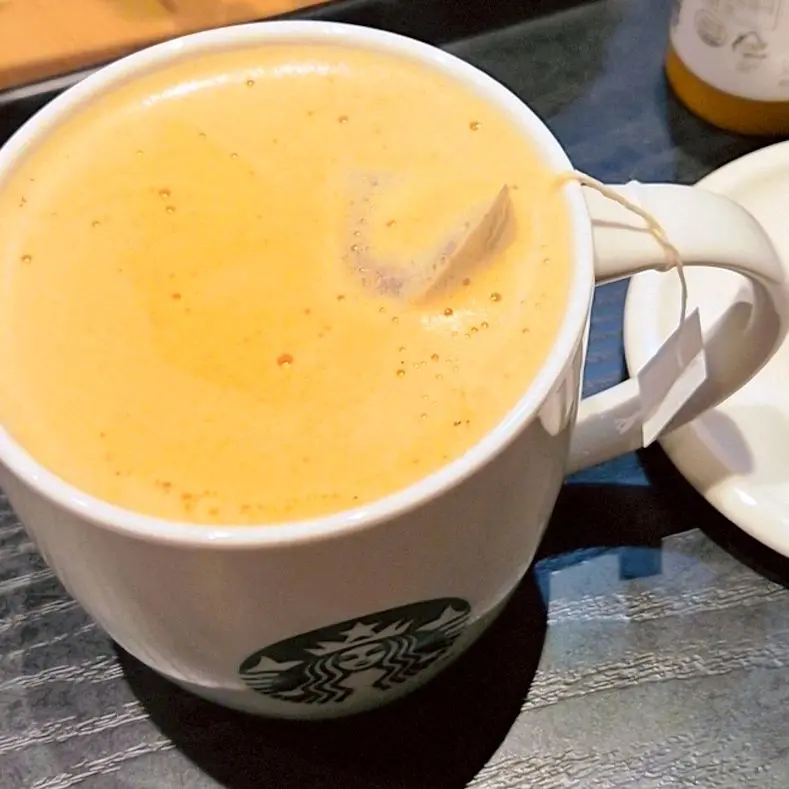 따뜻한 라떼 한 잔