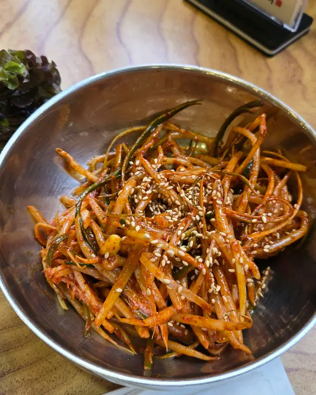 맛깔스러운 김치 볶음