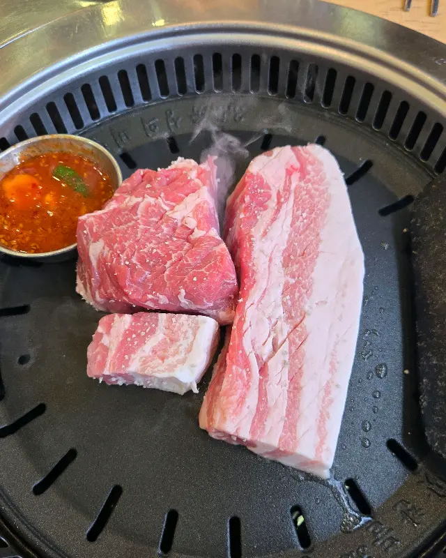 두툼한 삼겹살과 목살