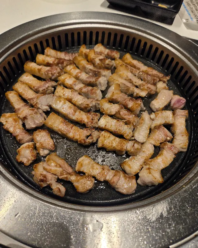 맛있게 익어가는 고기