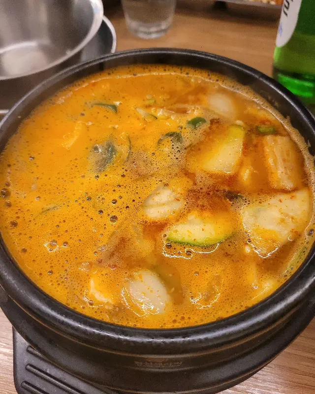 불판 위에서 익어가는 대패 삼겹살