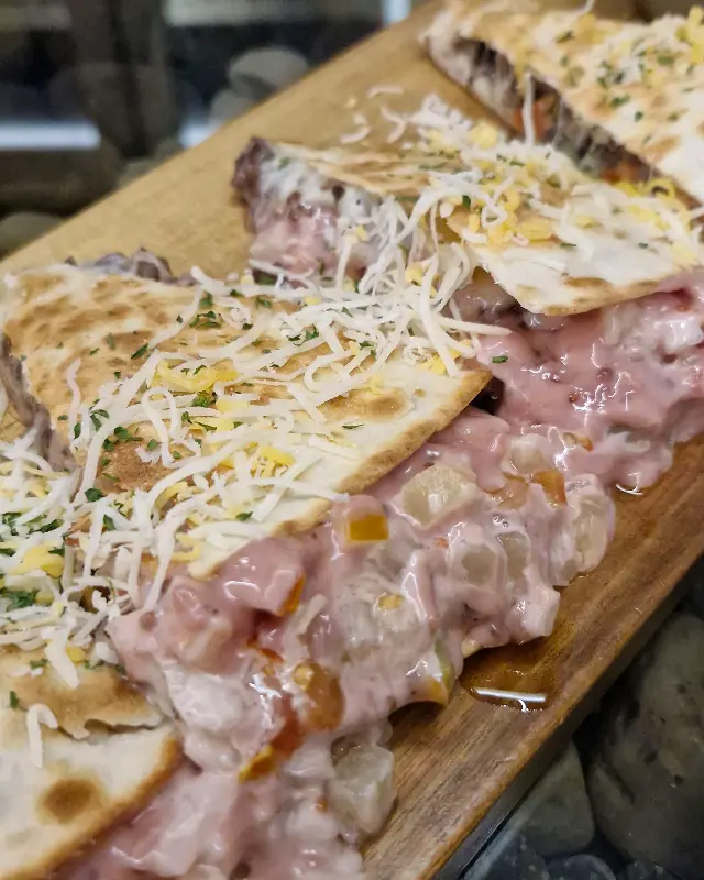 속이 꽉 찬 퀘사디아