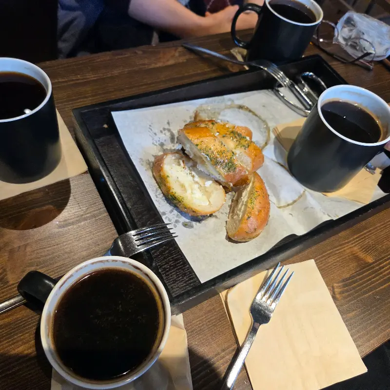 흑임자 생크림 무스와 아메리카노