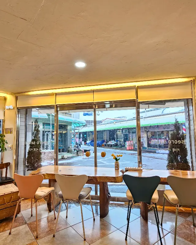 카페 내부 테이블