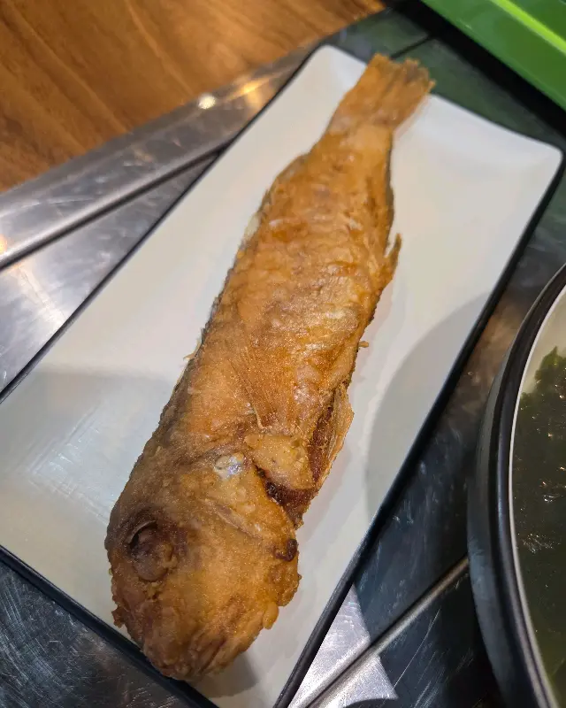 노릇노릇 구워진 갈치구이
