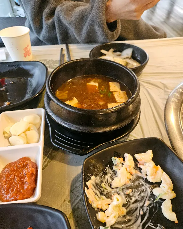 고기와 함께 먹으면 환상적인 된장찌개