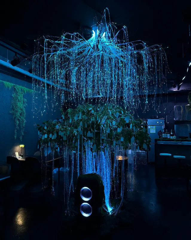 밤수중 내부의 섬유 조명 장식