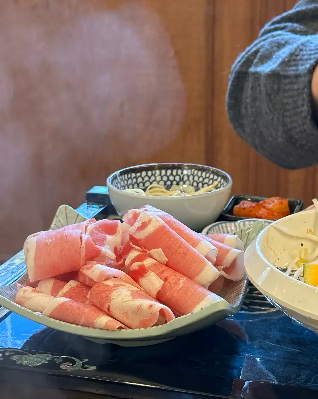 돌돌 말린 신선한 우삼겹