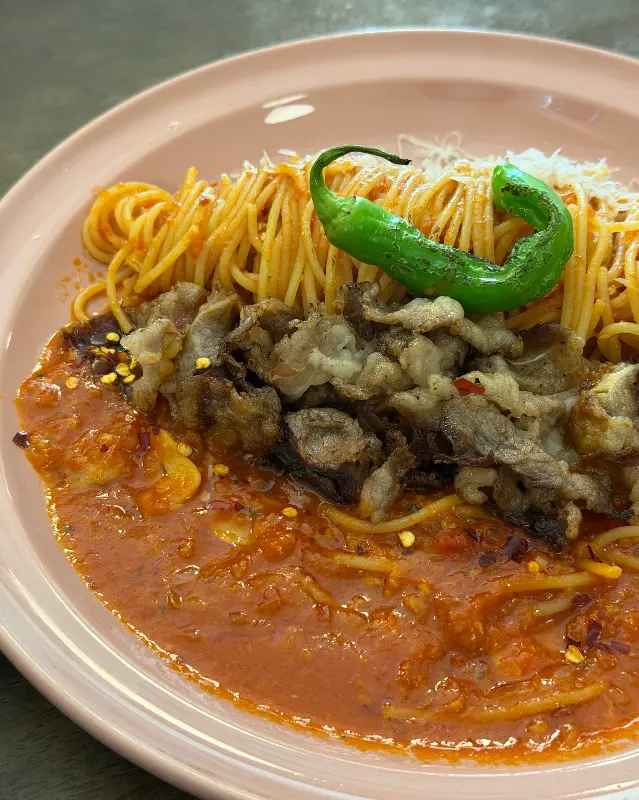 매콤하면서도 깊은 맛이 일품인 묵은지 파스타