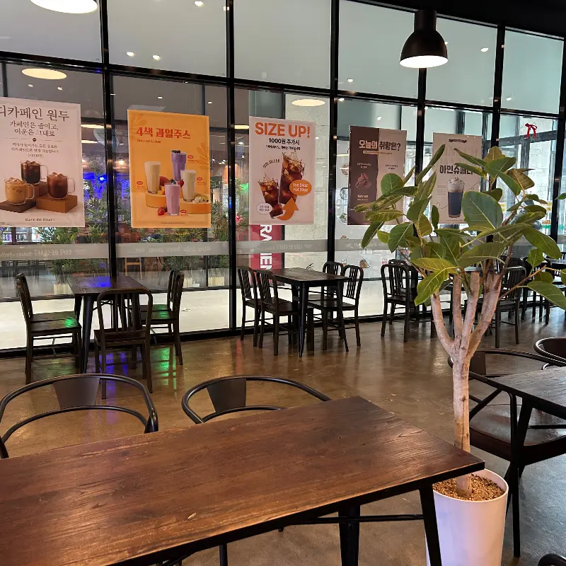 카페 내부 테이블