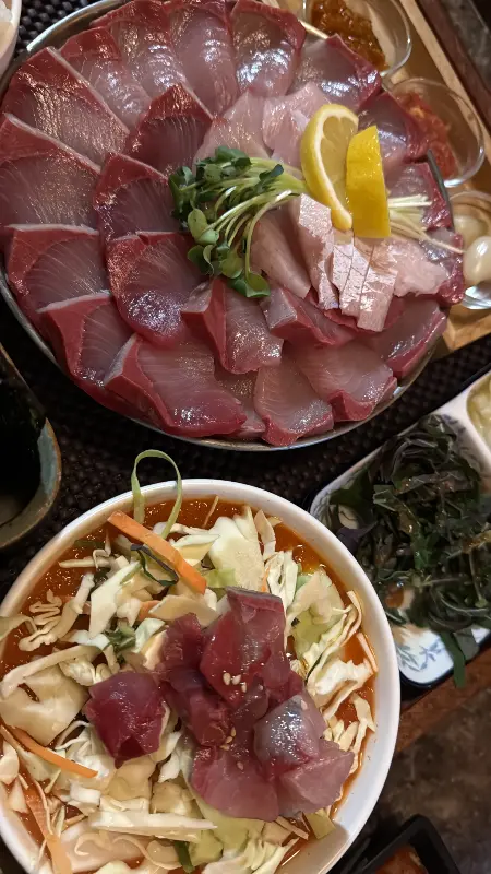 윤기가 흐르는 대방어회