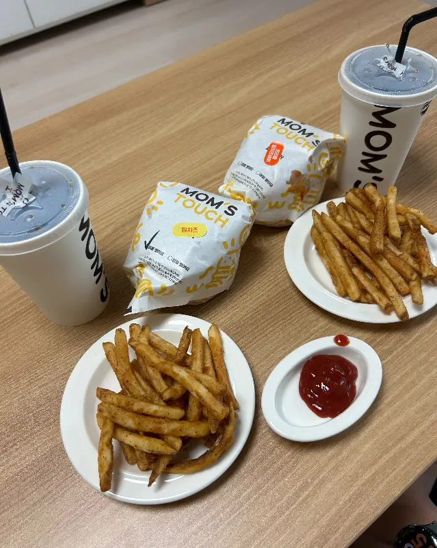 맘스터치 싸이버거 세트