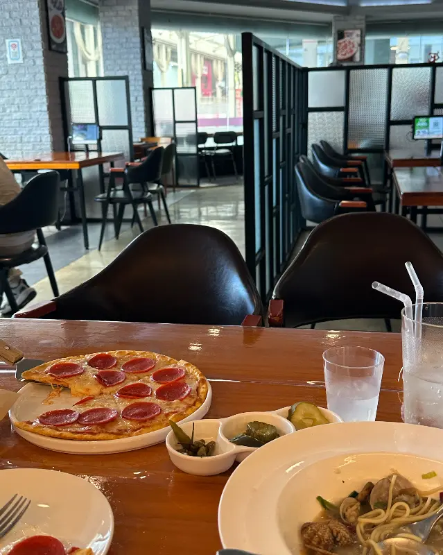 깔끔한 매장 내부