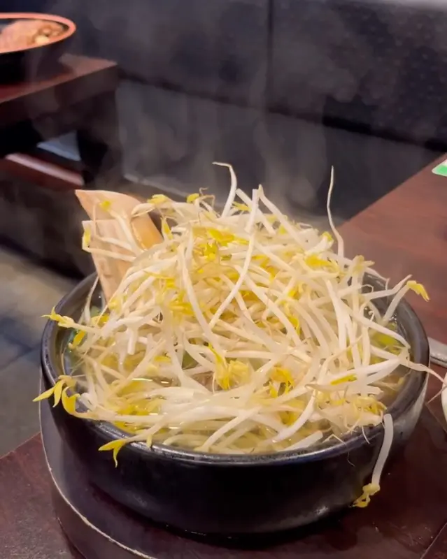 숙주가 듬뿍 들어간 대왕갈비탕