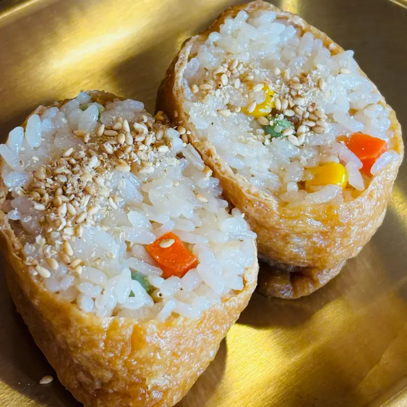 윤기가 흐르는 유부초밥