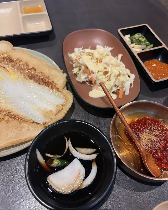 다양한 밑반찬들의 모습