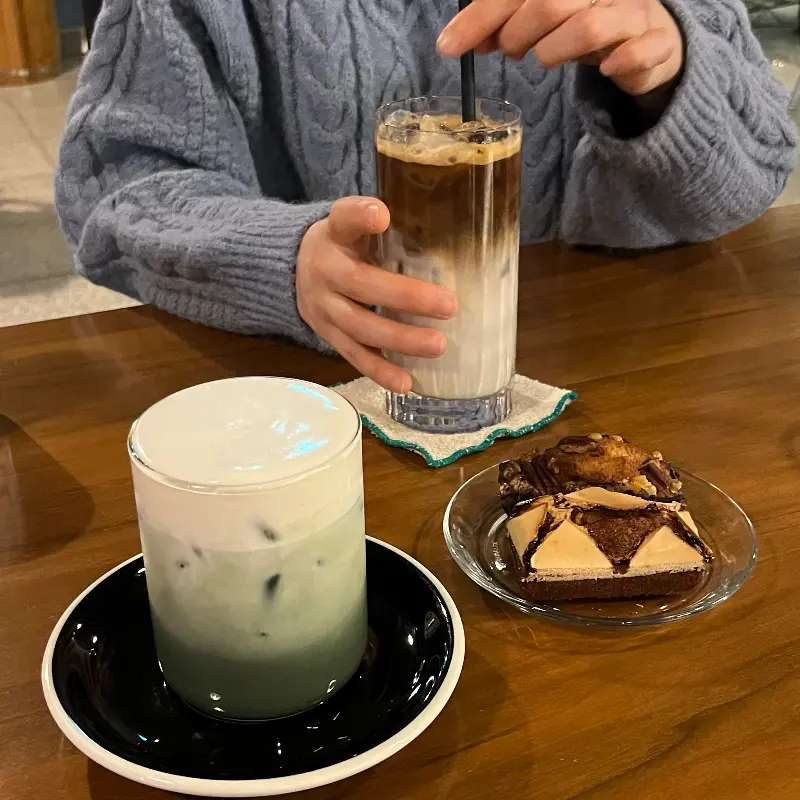 다양한 음료와 디저트