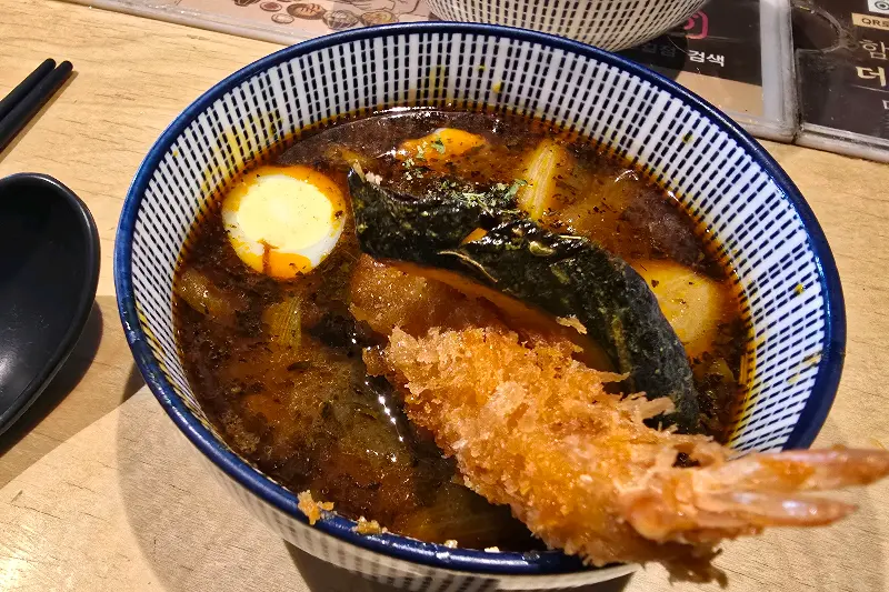 새우튀김이 들어간 삿포로식 스프카레