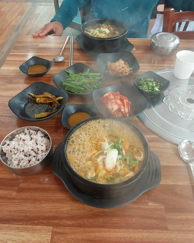 해장국과 밑반찬