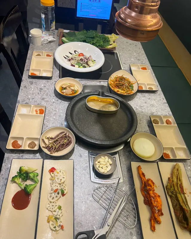 깔끔하게 정돈된 테이블