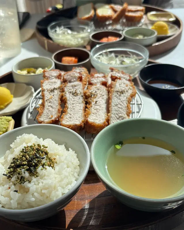 촉촉한 육즙이 살아있는 특등심 카츠