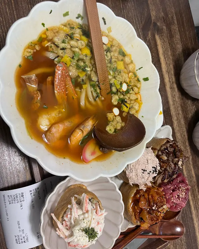 푸짐한 해물 우동