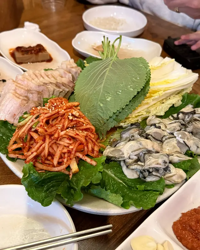 푸짐한 굴보쌈 한 상