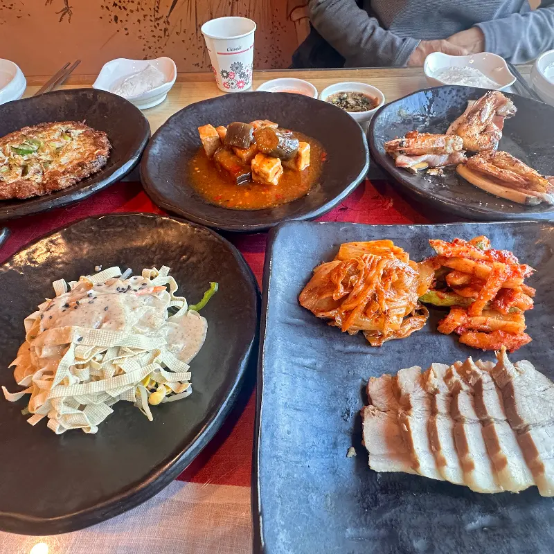 정갈하게 차려진 자연콩의 B세트 한 상 차림