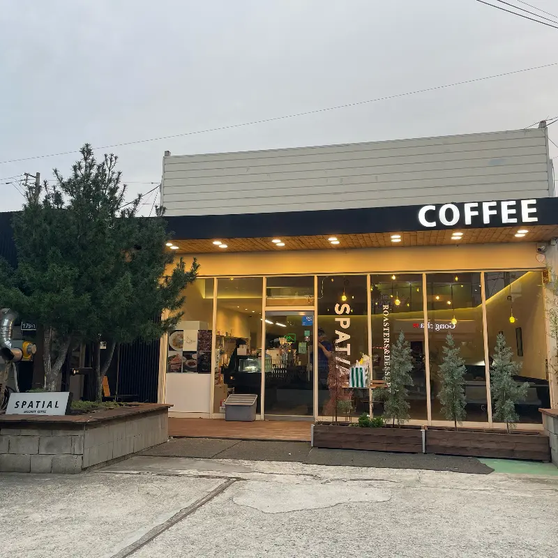 카페 외부 전경