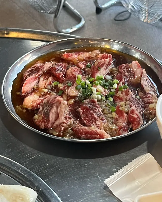 양념이 된 소갈비살