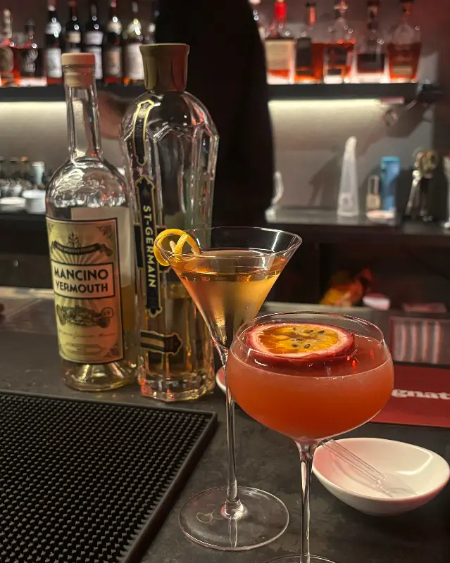 두 잔의 칵테일