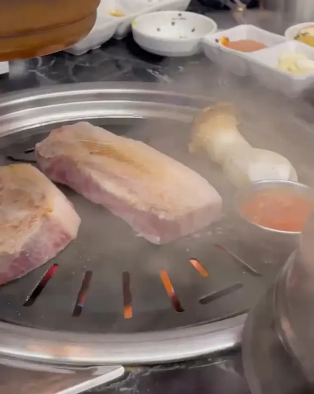 잘 익어가는 삼겹살