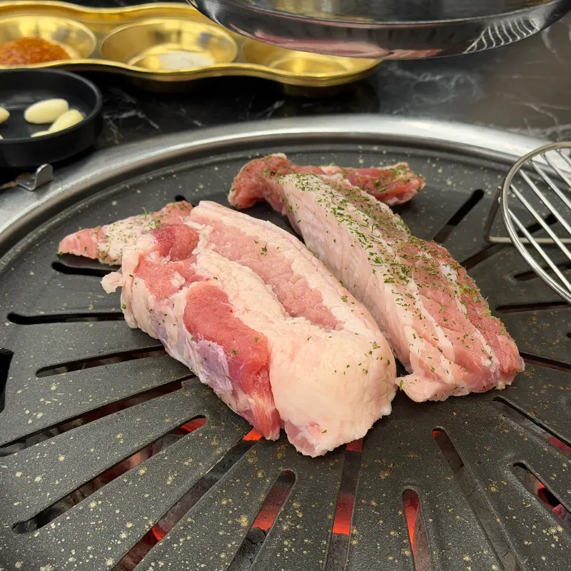 고기 굽는 모습