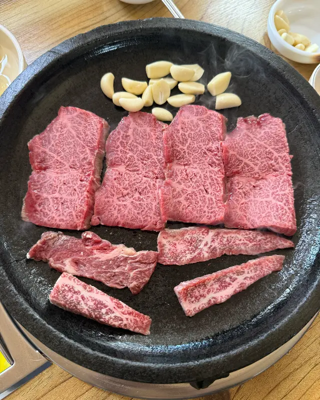 돌판 위에서 익어가는 한우