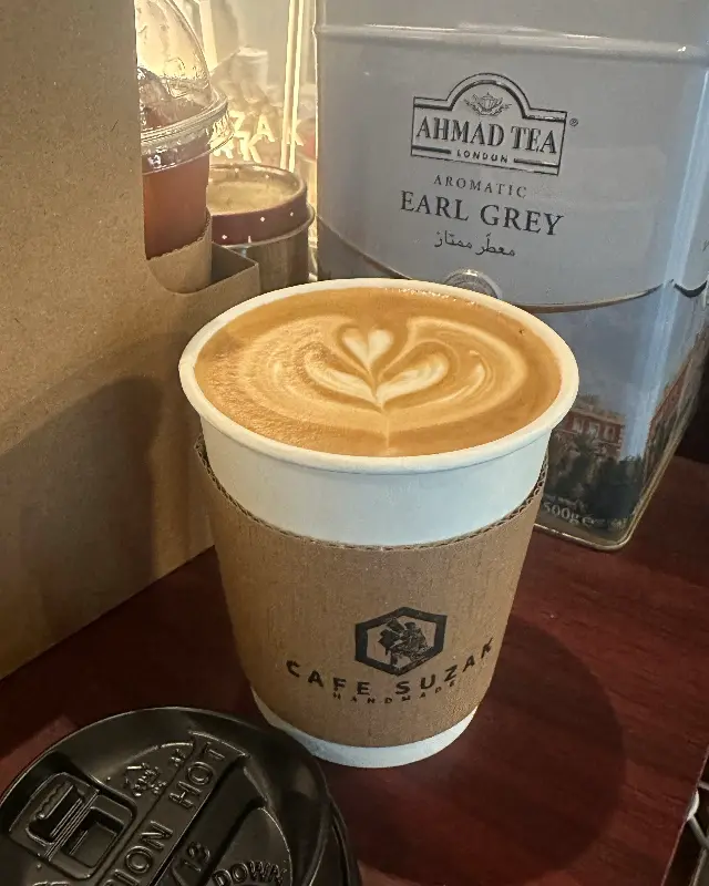 카페 수작의 라떼 아트가 돋보이는 커피